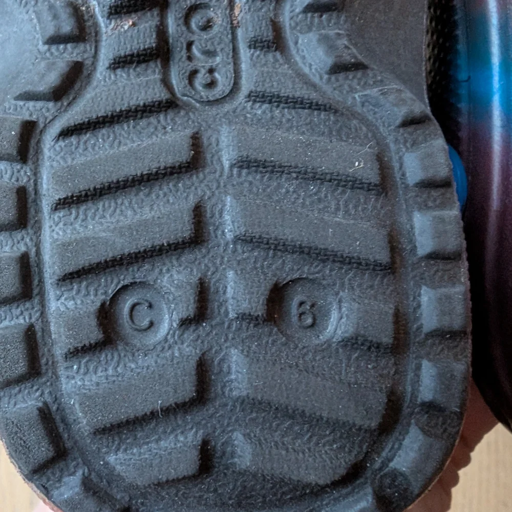 CROCS Kids Blue and Red Fleece Lined Clogs Size 6